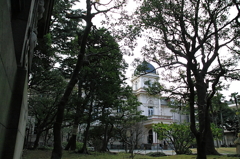 木立の洋館