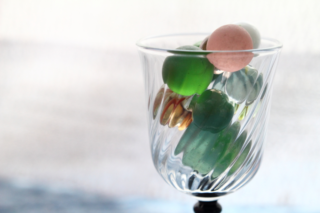 ガラス玉の飲み物はいかが？
