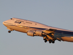 目的地に向けて出発(ANA B747-400D JA8099)