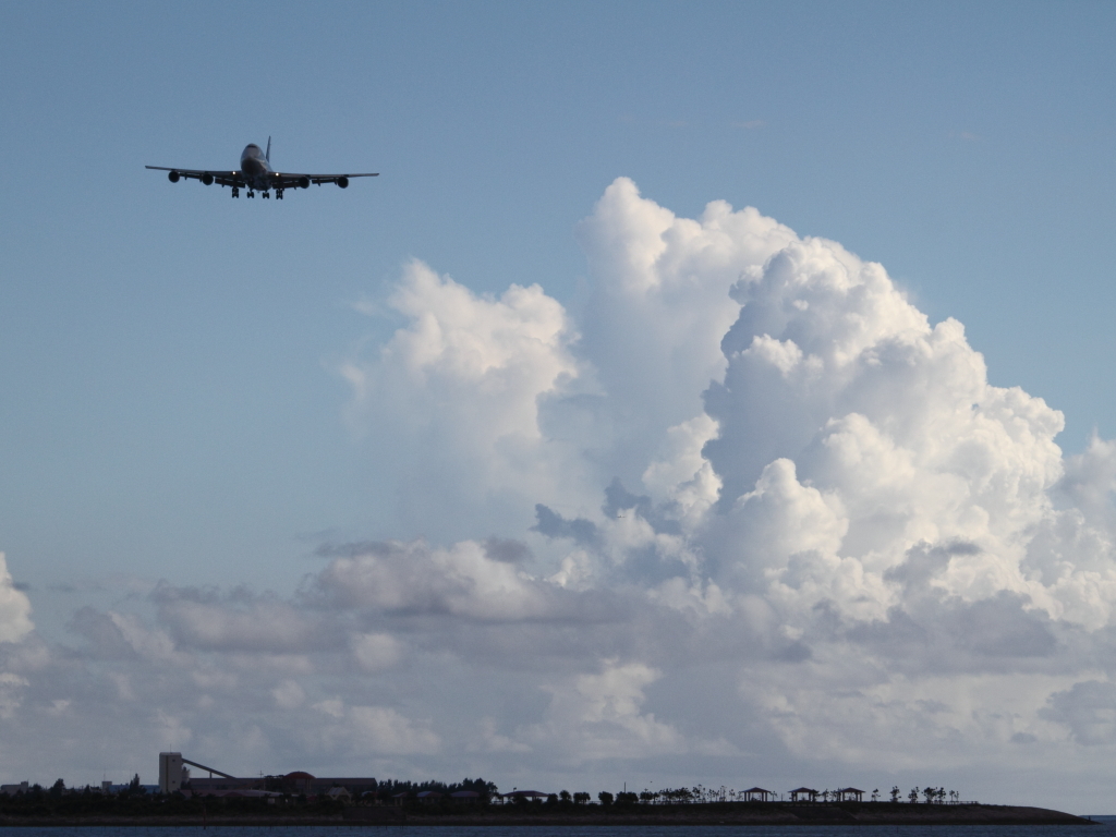 入道雲を背にランディング