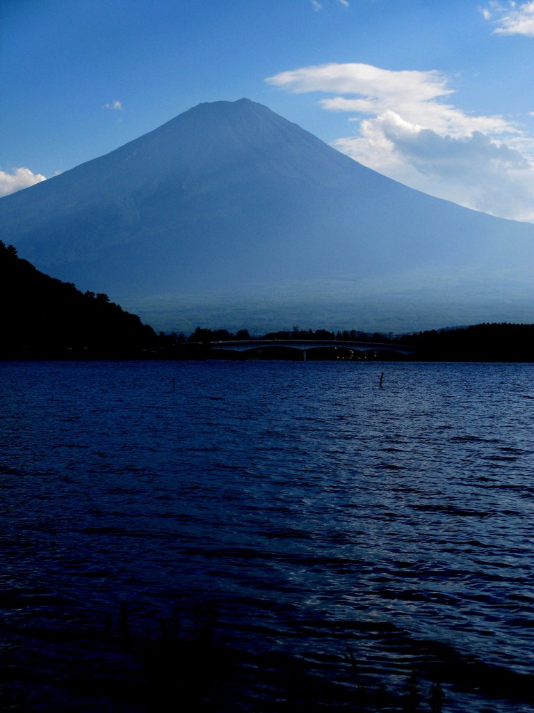 BLUE LAKE FUJI