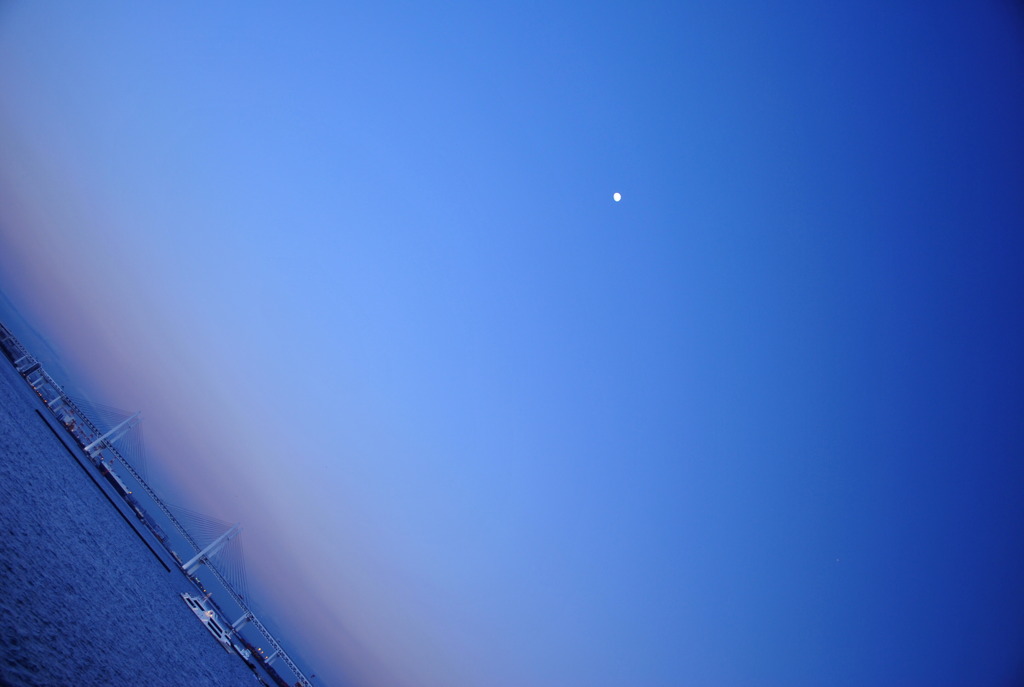 月