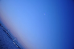 月