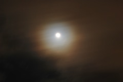 月とオレンジ雲