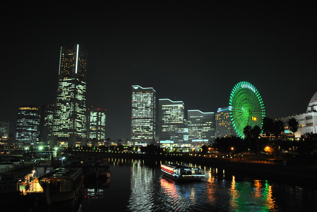 万国橋と屋形船