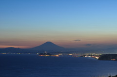 富士と江ノ島