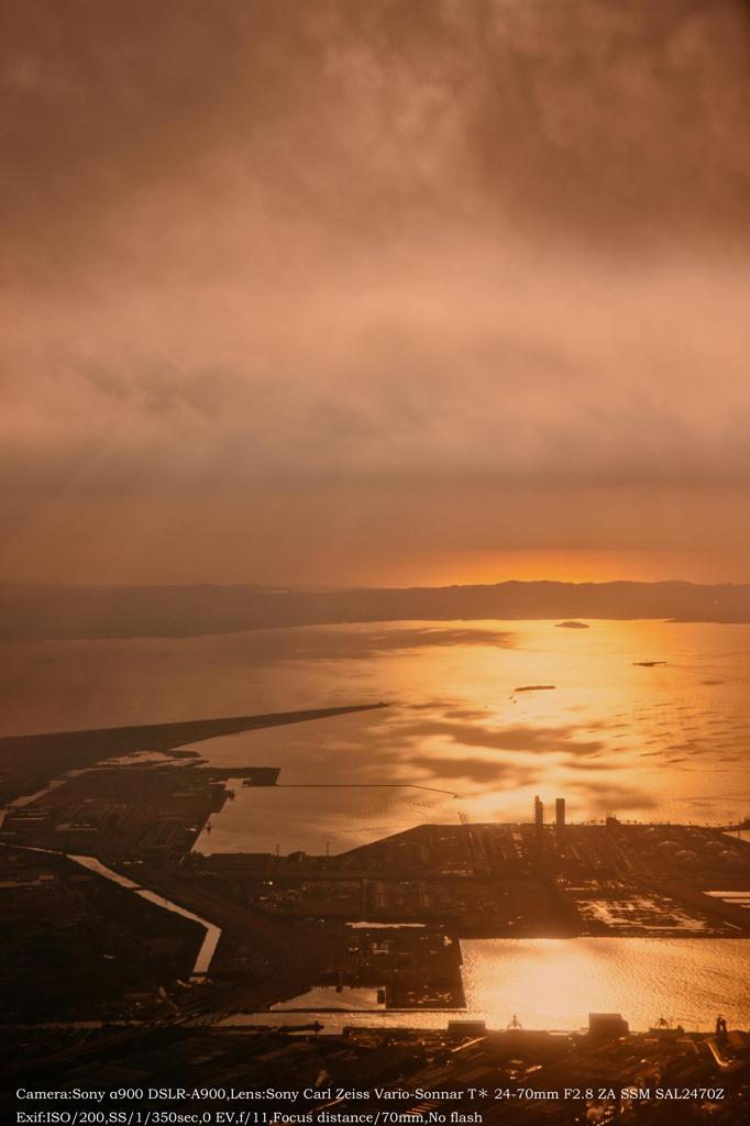 Empty evening sun in Haneda☆