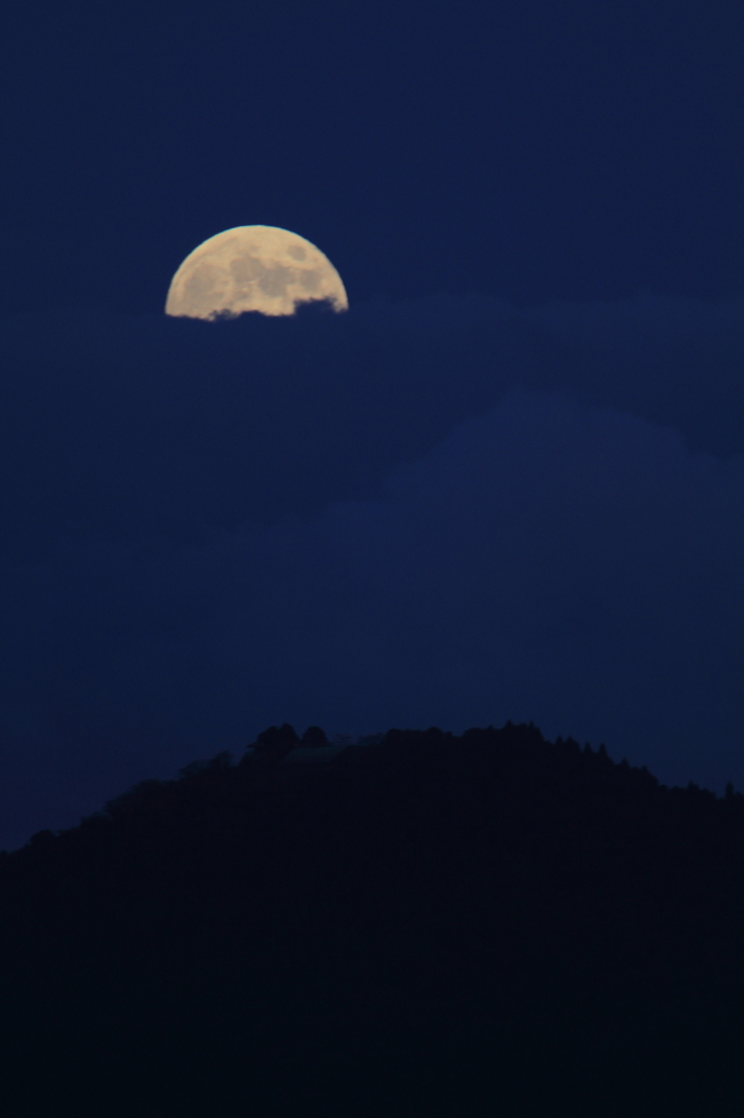 中秋の名月 雲隠れ