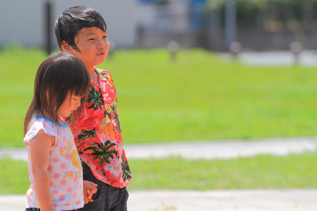 手を繋げば大丈夫！　怖くないよ、僕が一緒にいるから