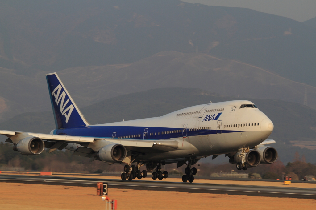 雄々しいB747
