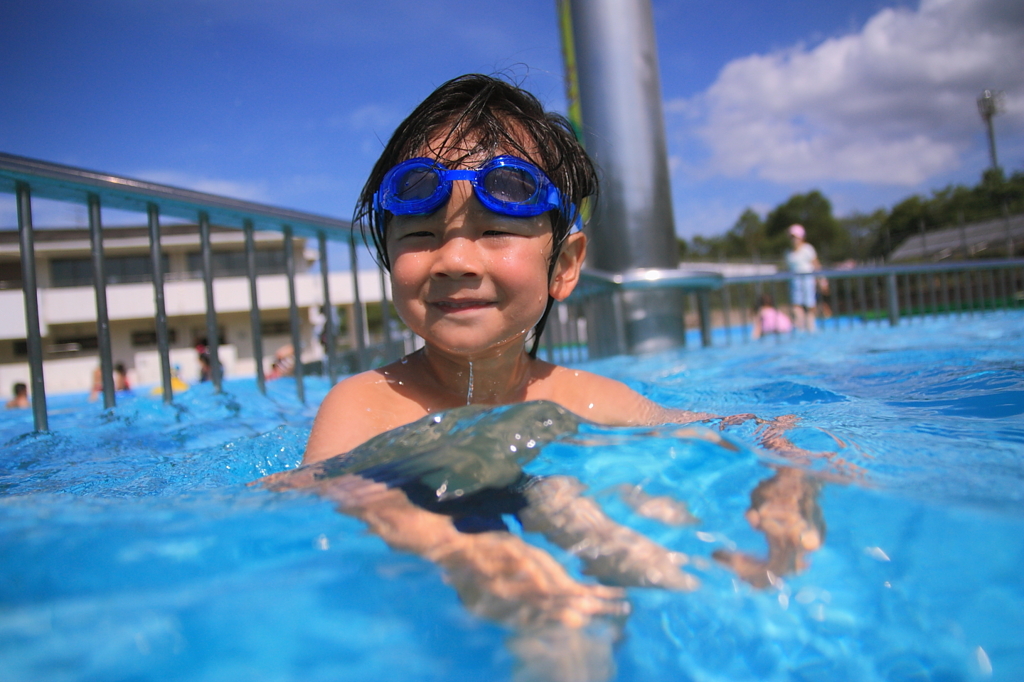プール遊び