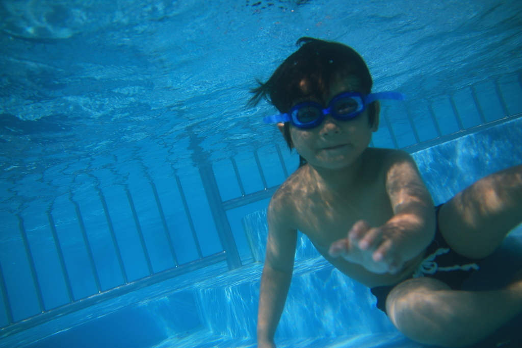 プール遊び