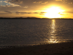 夕日、金色の海
