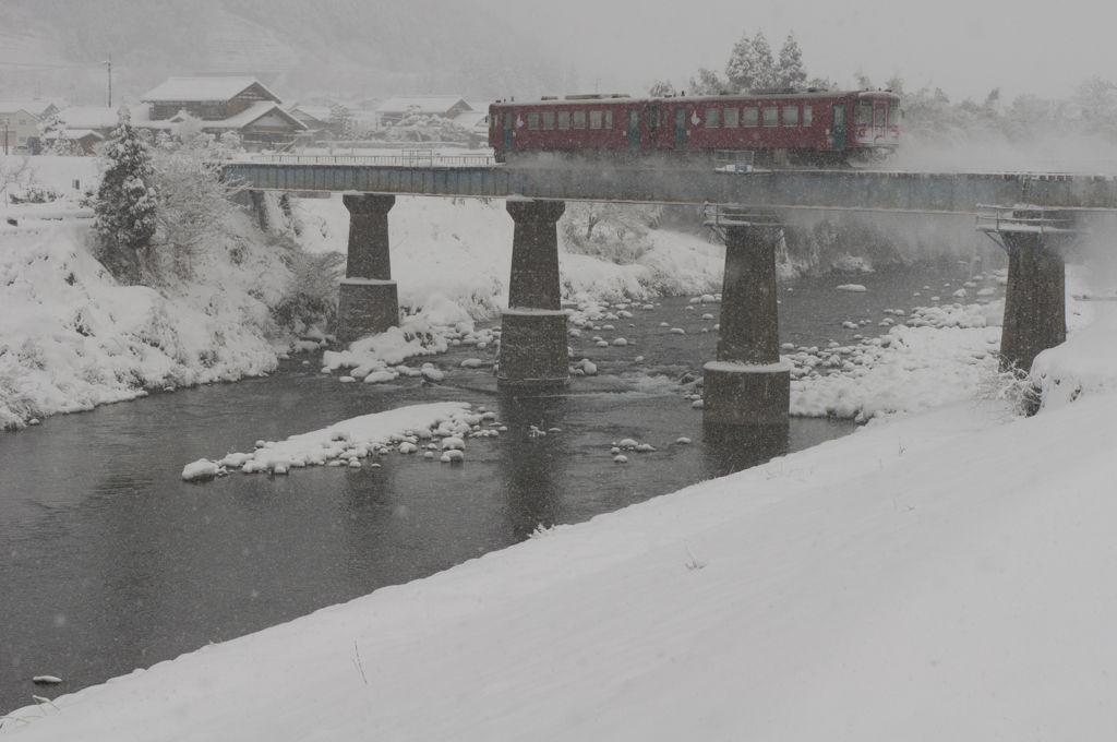 雪煙を巻き上げろ