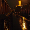 雨に濡れる橋