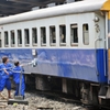 Train washing at Hua Lamphong Station (B