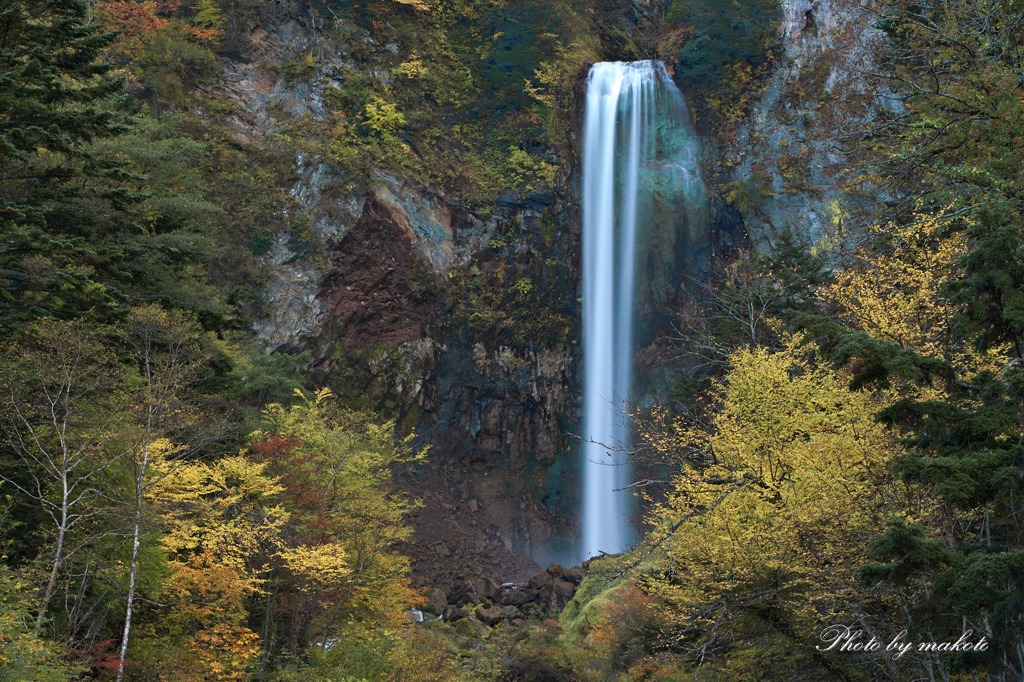 晩秋の平湯大滝