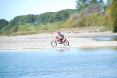 ニュージーランドの楽しみ方・川辺でバイク8