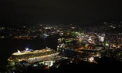 マリナ―・オブ・ザ・シーズ　と　長崎夜景