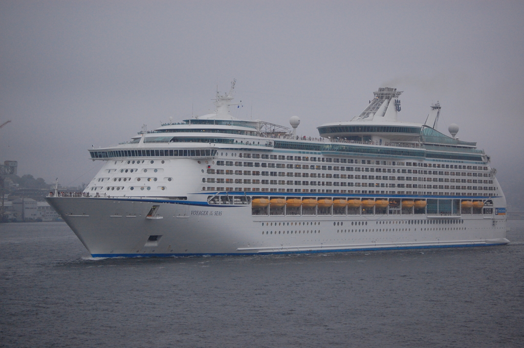 “ＶＯＹＡＧＥＲ　ＯＦ　ＴＨＥ　ＳＥＡＳ”　　長崎寄港
