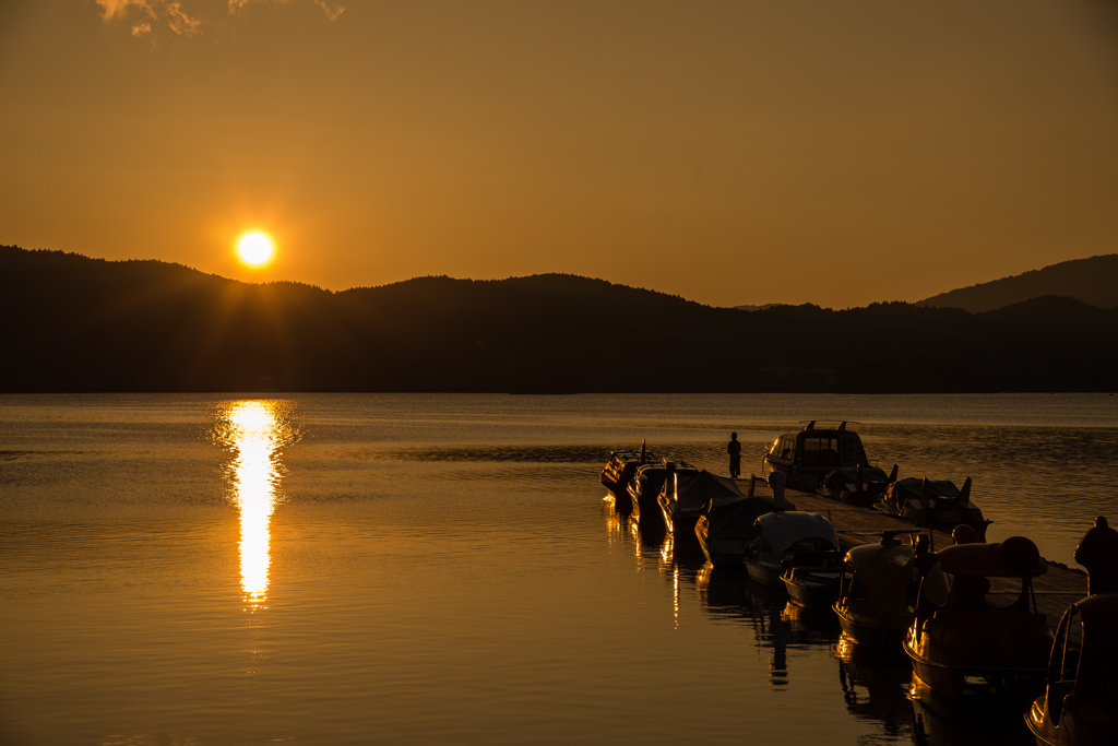 夕焼けの桧原湖