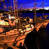漁船と夕景