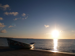 「夕日とサバニ」　2011伊良部島