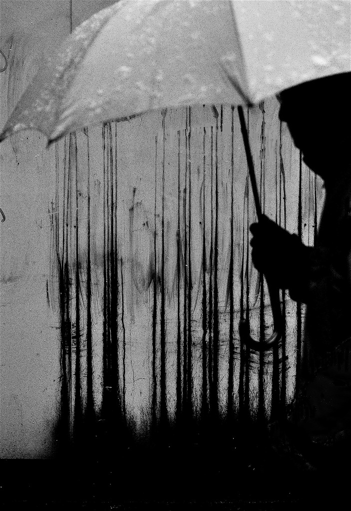 白い雪　黒い雨