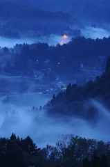 夜明け前の里山