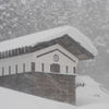 蔵と雪の風景