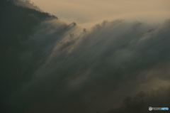 穏やかな滝雲の流れ