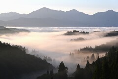越後の山と雲海