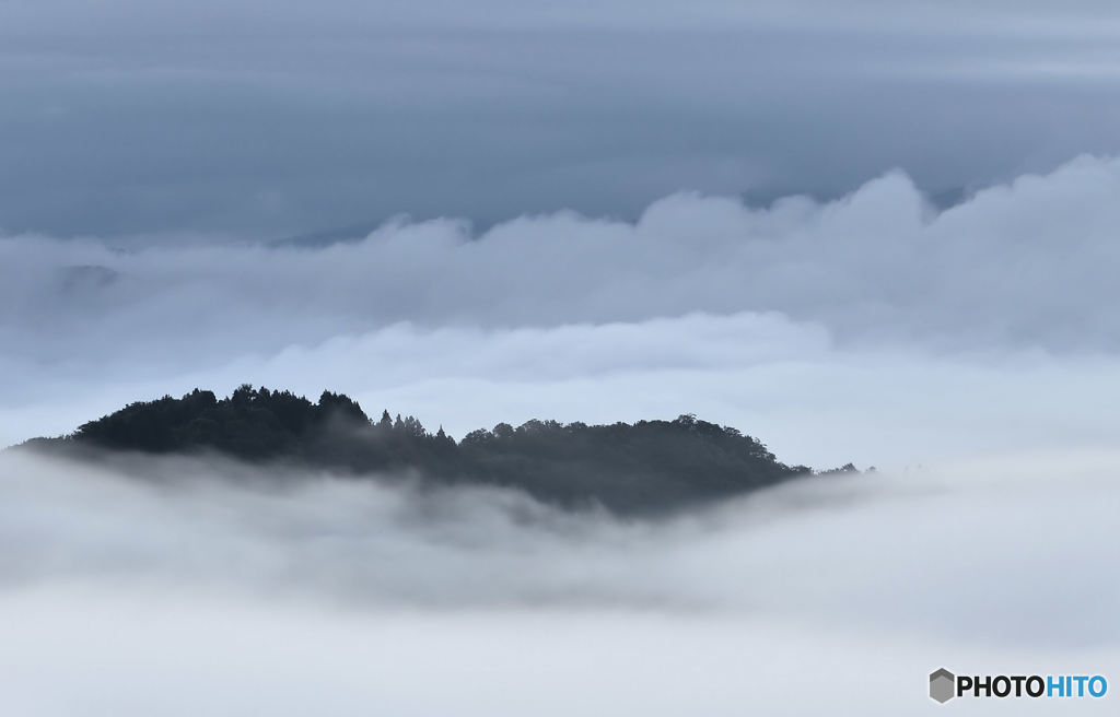 雲海の小島