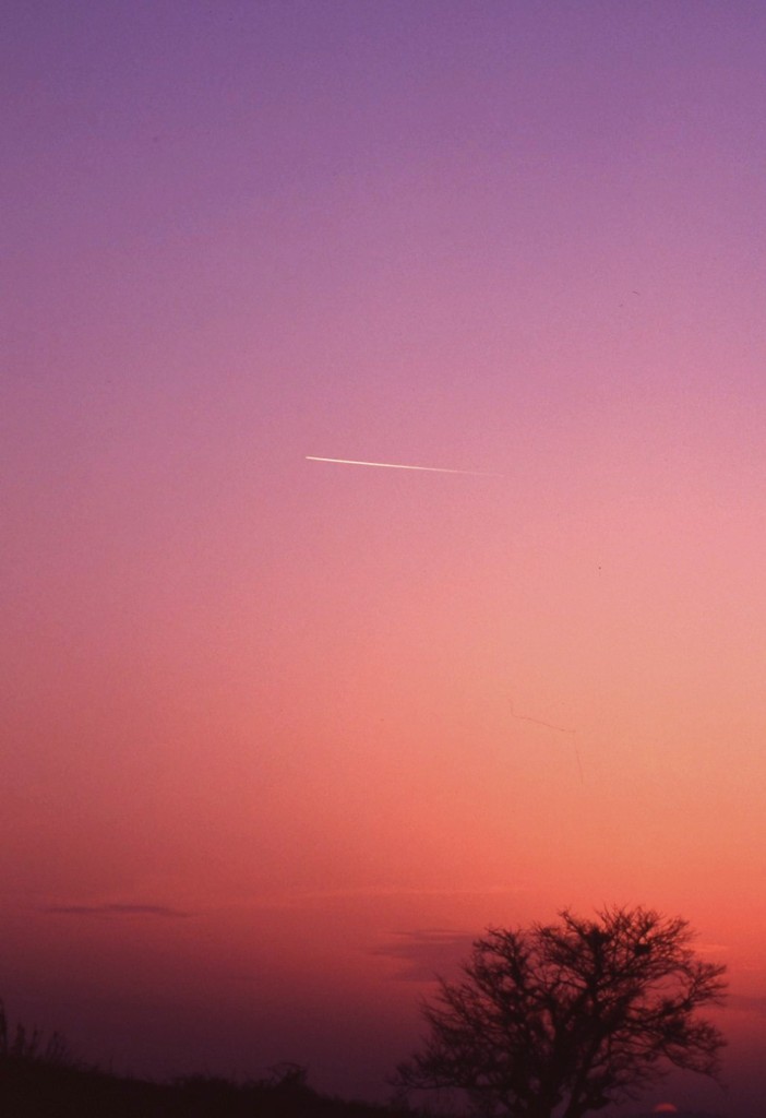 かすかな飛行機雲