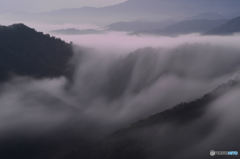 躍動の滝雲