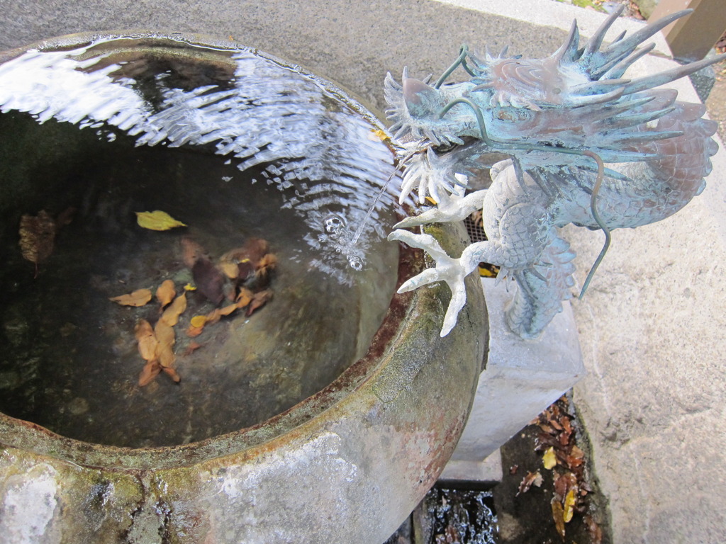水　石　青銅
