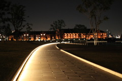 赤レンガ倉庫への道