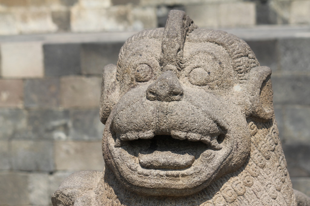 KOMAINU