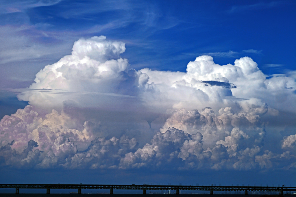 夏雲と連絡橋　P1011414zz