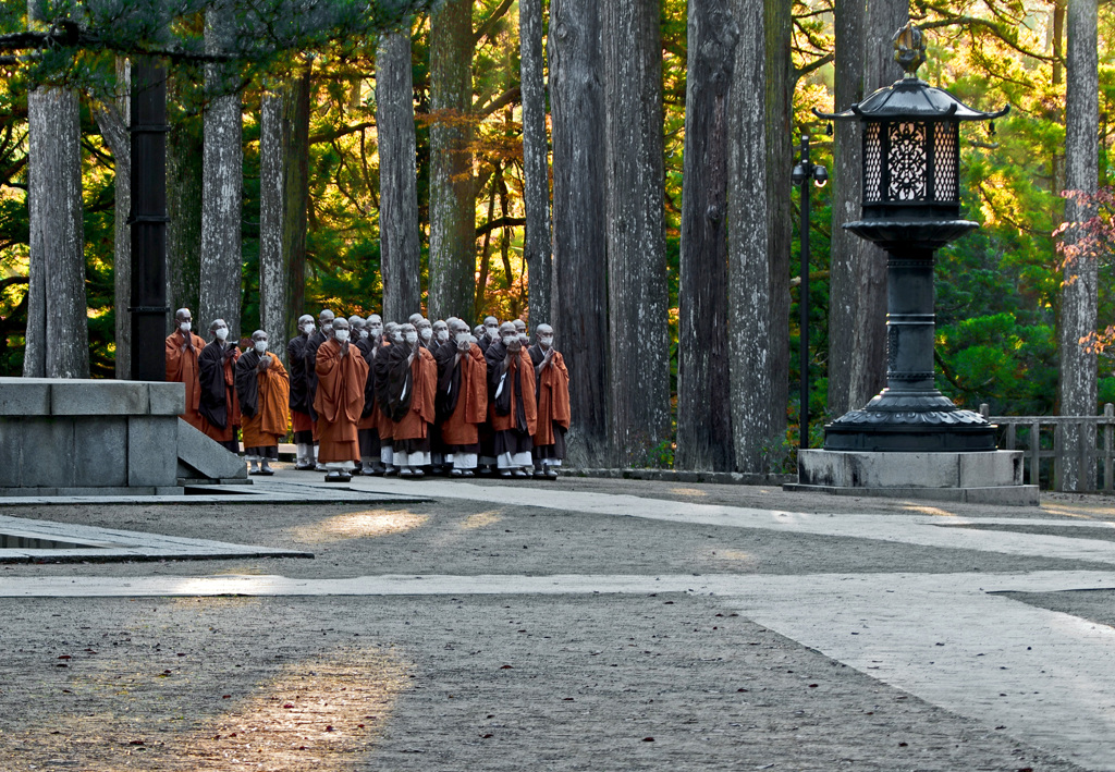 朝の勤行　IMG9270z