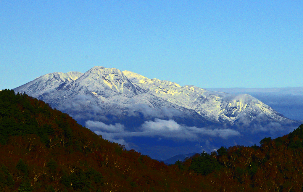 紅葉と雪の山　IMG8499zz