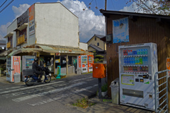 自動販売機のある街角　P1062922zz