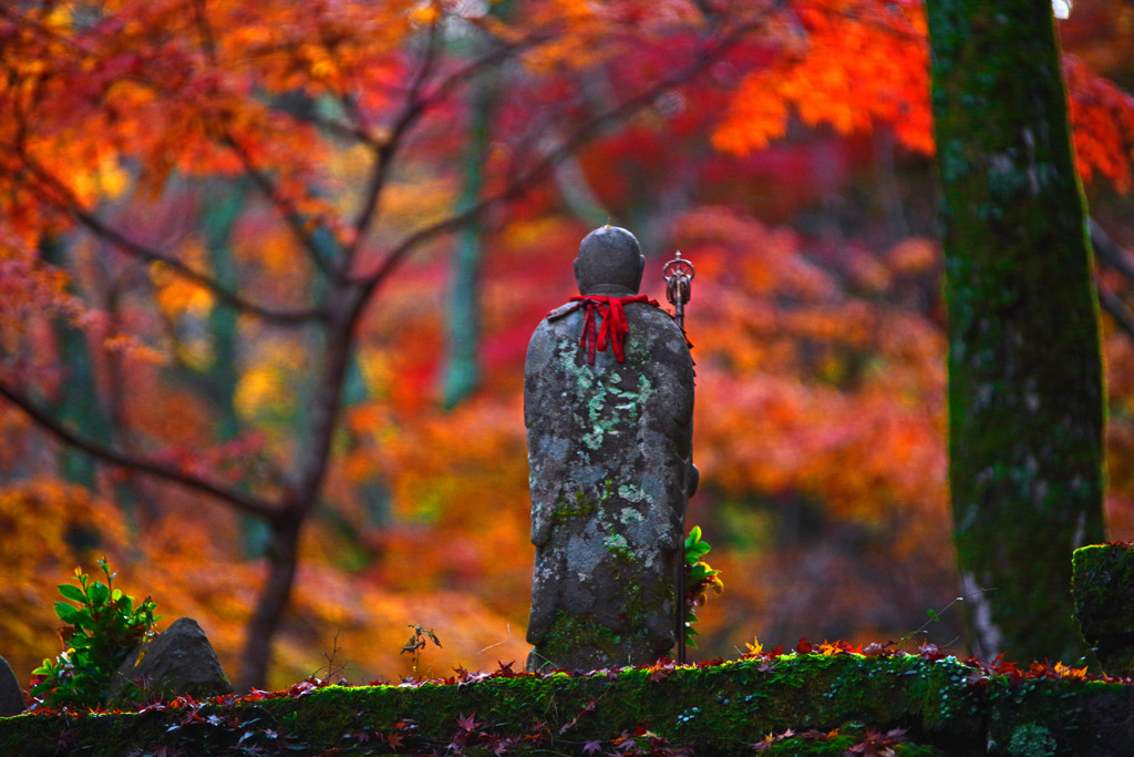 お地蔵さまも紅葉狩り　IMGP1652zz