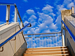 階段を昇れば夏の空　P1600244zz