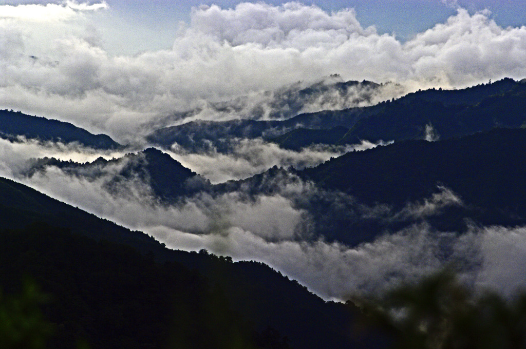 雲 産まれる谷　IGP7887zz