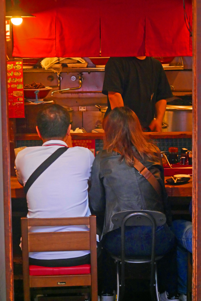 外国人で賑わうラーメン店　P1280392zz