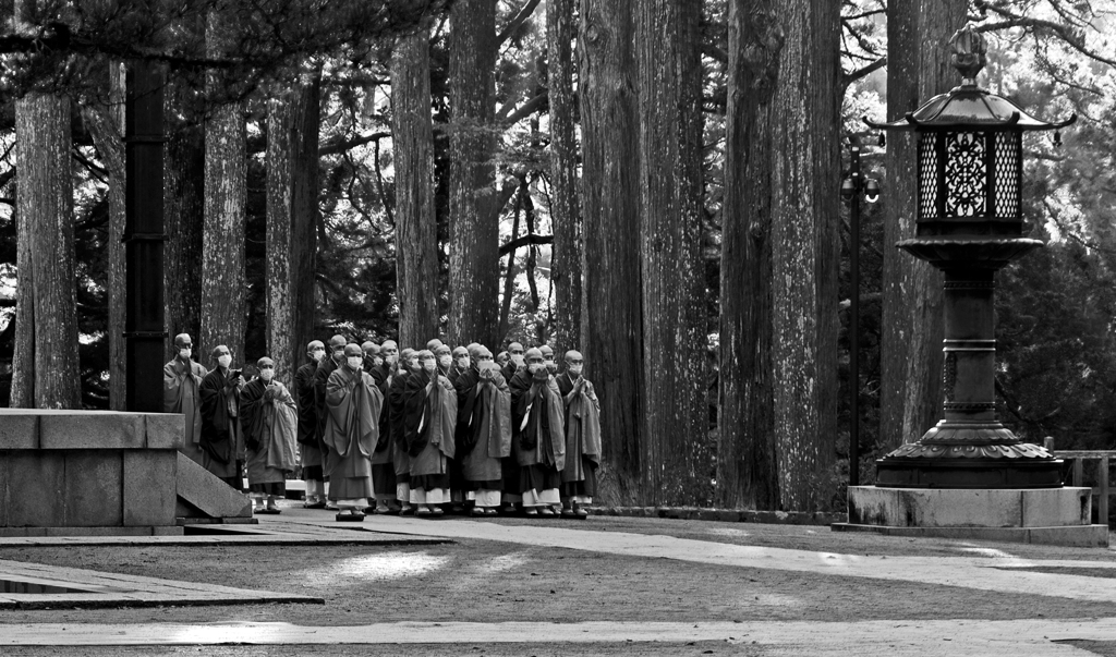 朝の勤行　IMG9270z   