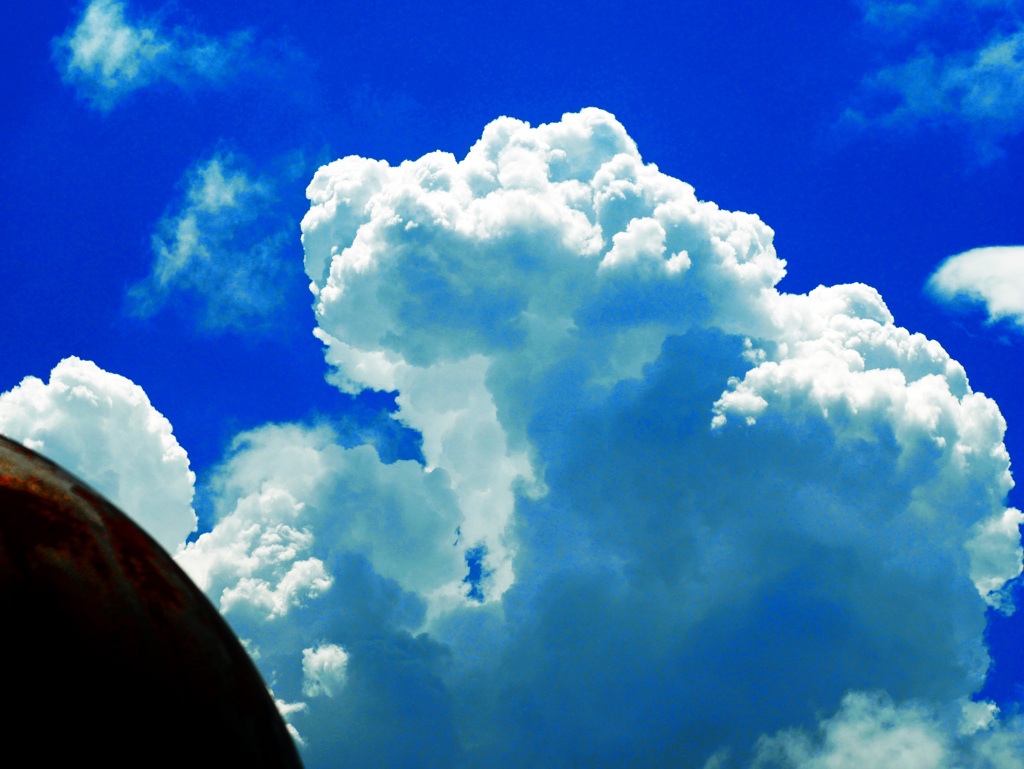 球体と入道雲　P1370042zz