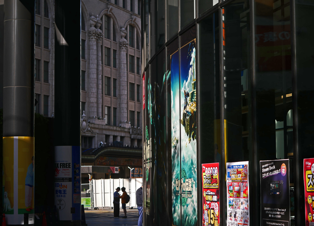 ビルの狭間　P1160532zz