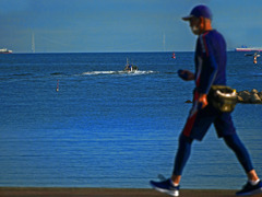 歩く人　P1600253zz